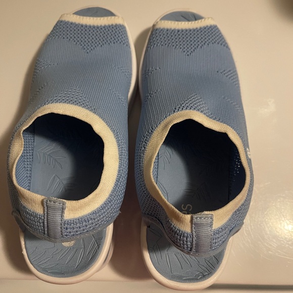 BZees sz 9 - Picture 2 of 2